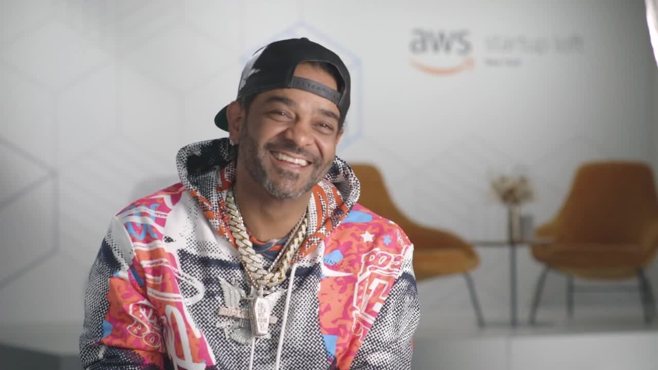 A revolução da produção musical: como Jim Jones lançou o Quarantine Studios com a AWS